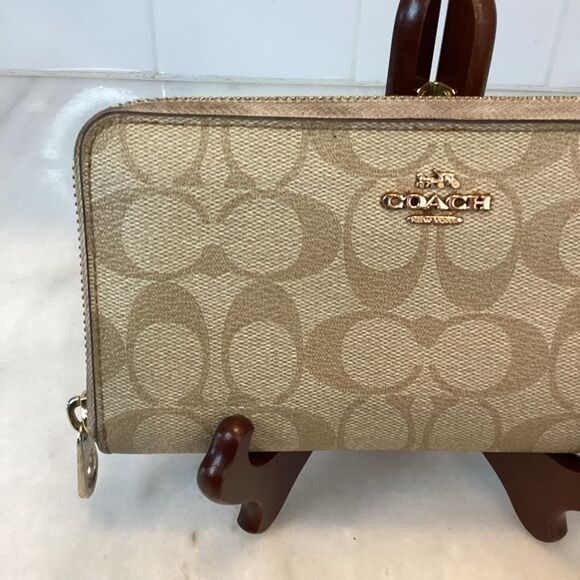 Coach Signature Continental Leather Full Zip Wallet - Picture 3 of 16